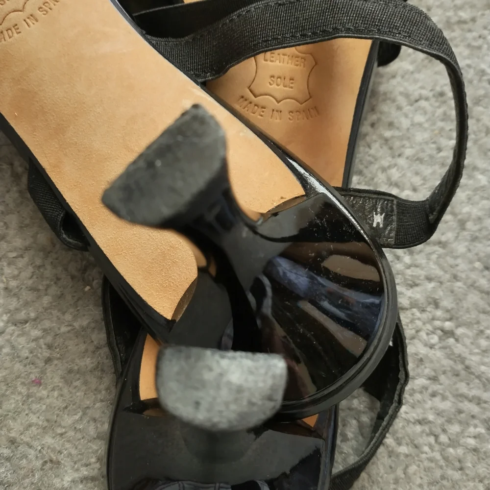 Stuart weitzman Kitten heel slingback